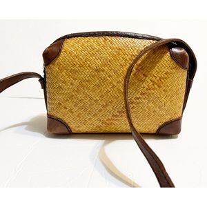 Beige Rattan Straw Brown Leather Zipper Closure Purse Beautiful Lining